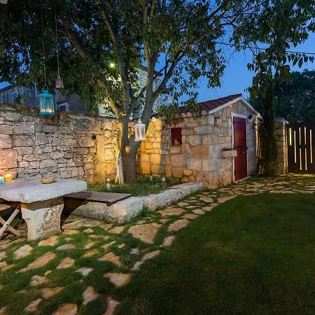 Villa Unique Villa With Saltwater Swimming Pool In Porec